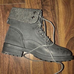 Combat boots